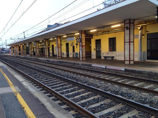 Muore investito dal treno a Settimo Torinese: bloccata la circolazione dei treni Muore investito dal treno a Settimo Torinese: bloccata la circolazione dei treni