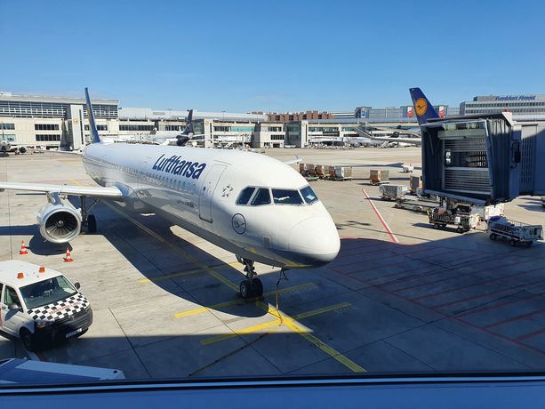 L'Odissea di quaranta ragazzi di una scuola di Torino: &quot;sequestrati&quot; per 72 ore in aeroporto a Francoforte