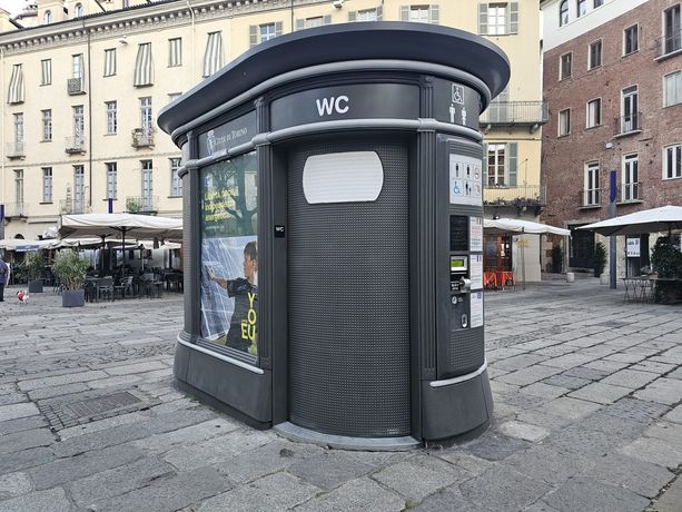 A Torino vespasiani rotti o vandalizzato. Firrao (Torino Bellissima): &quot;Aumentiamo i servizi pubblici a pagamento con un bando&quot;