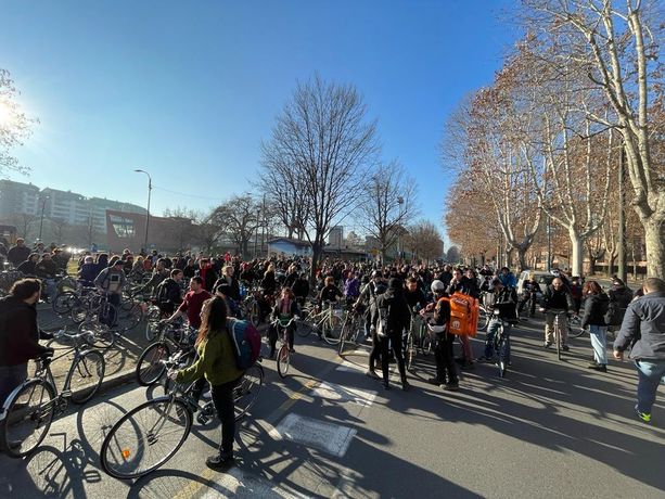 Oltre 300 alla biciclettata di protesta contro Esselunga (FOTO e VIDEO) Oltre 300 alla biciclettata di protesta contro Esselunga (FOTO e VIDEO)