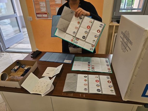 Elezioni 2024, l'aggiornamento sulle affluenze alle ore 19: si supera di poco il 40% Elezioni 2024, l'aggiornamento sulle affluenze alle ore 19: si supera di poco il 40%