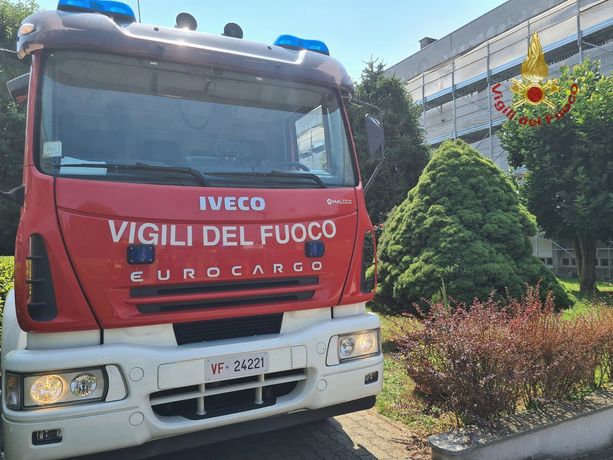 Esplosione e crollo di un ponteggio a Settimo Torinese: un ferito. L'intervento dei Vigili del Fuoco [FOTO]
