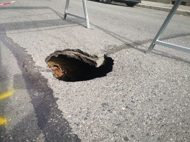 Torino groviera, cento interventi al giorno per coprire le buche: ecco dove si fa più manutenzione Torino groviera, cento interventi al giorno per coprire le buche: ecco dove si fa più manutenzione