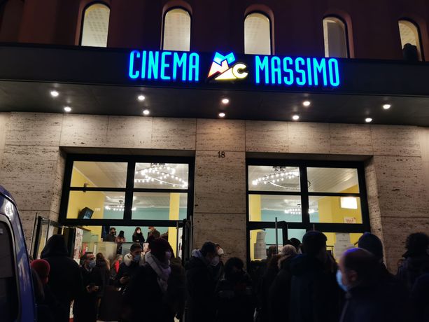 Il Cinema Massimo chiude 3 giorni per un caso di Covid, la direzione: "Nessun contatto a rischio con il pubblico del TFF"" Il Cinema Massimo chiude 3 giorni per un caso di Covid, la direzione: "Nessun contatto a rischio con il pubblico del TFF""