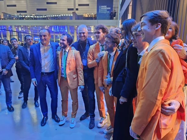 Da Linus di Radio Deejay a Cuadrado e Antonio Conte: onda arancione per Sinner al Pala Alpitour [FOTO]