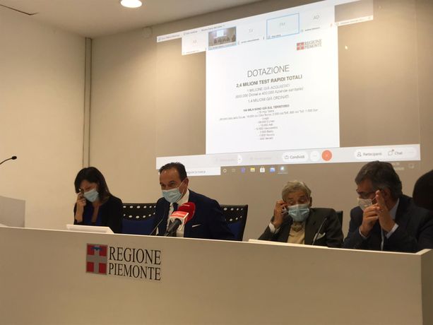 Tamponi rapidi, in Piemonte 2,4 milioni di test: “Testeremo Rsa, ospedali, scuole e privati” (VIDEO) Tamponi rapidi, in Piemonte 2,4 milioni di test: “Testeremo Rsa, ospedali, scuole e privati” (VIDEO)