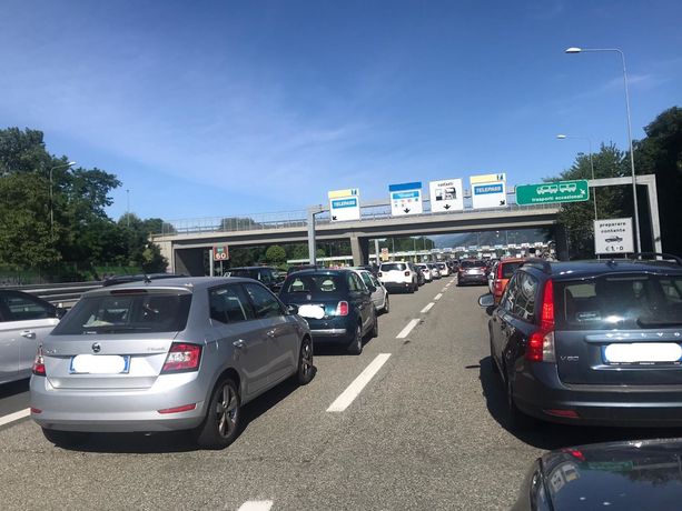 Nichelino, doppio incidente blocca la tangenziale: disagi e lunghe code Nichelino, doppio incidente blocca la tangenziale: disagi e lunghe code