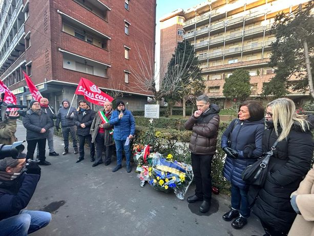 Via Genova, la città ricorda i tre operai vittime del crollo della gru: &quot;Lo faremo ogni anno&quot; [FOTO]