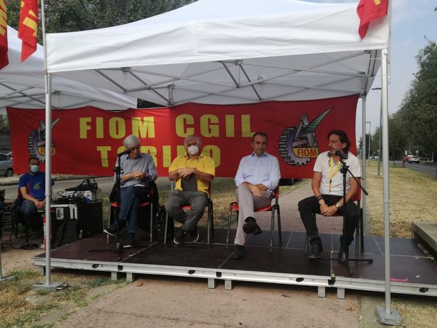 Due dei candidati sindaco alla prova della Porta Due di Mirafiori: "L'auto elettrica non è la soluzione. Meglio l'idrogeno"