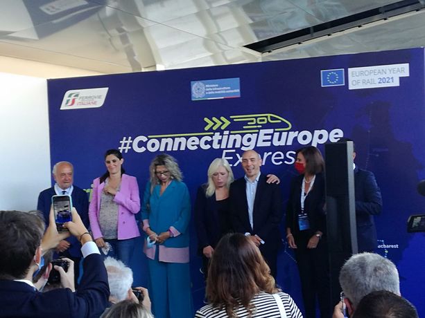 Quaranta fermate in 36 giorni: passa da Torino il treno speciale che unisce l'Europa. "Ma quando accelera il governo sulla Tav?" [VIDEO]