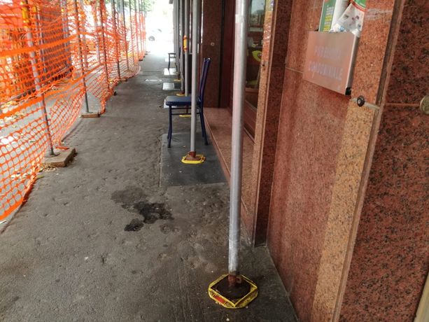 Lite degenera in rissa in corso Maroncelli, senegalese accoltellato