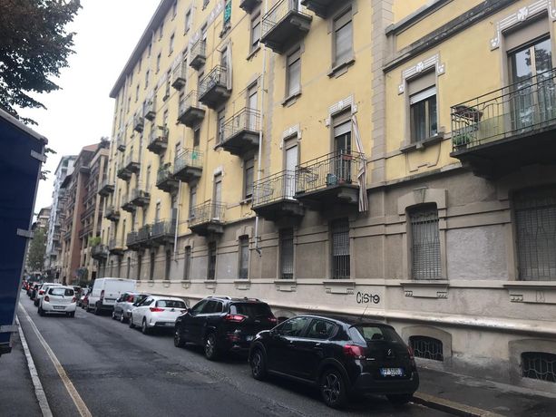 Case Atc di corso Racconigi 25, si stacca un intonaco: sgomberate le ultime due famiglie presenti Case Atc di corso Racconigi 25, si stacca un intonaco: sgomberate le ultime due famiglie presenti