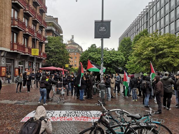 Fuori i sionisti dalle università. Partito da Palazzo Nuovo il corteo verso il Valentino Fuori i sionisti dalle università. Partito da Palazzo Nuovo il corteo verso il Valentino