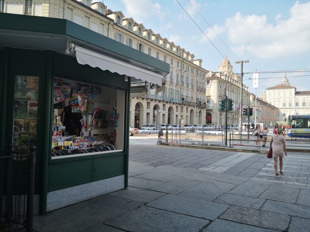 Edicole torinesi, l’agonia sembra non avere fine: il soccorso arriverà dalle biblioteche