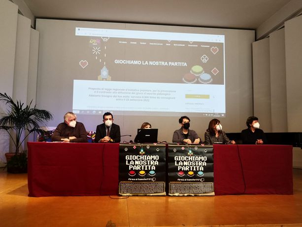 Quaranta associazioni contro Cirio e il gioco d'azzardo: "Raccogliamo 8mila firme per una nuova proposta di legge"