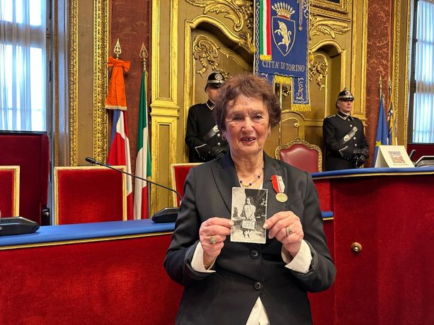 Egea Haffner, la bambina con la valigia simbolo dell'esodo istriano in Sala Rossa: "Nostra storia non sia dimenticata" Egea Haffner, la bambina con la valigia simbolo dell'esodo istriano in Sala Rossa: "Nostra storia non sia dimenticata"