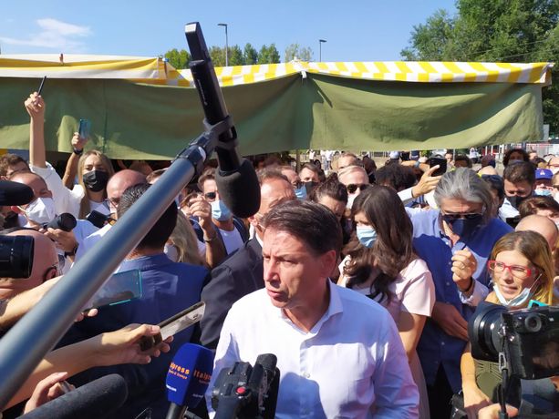 Conte a Torino lancia Sganga e strizza l'occhio al PD: "Dispiace per il mancato dialogo"