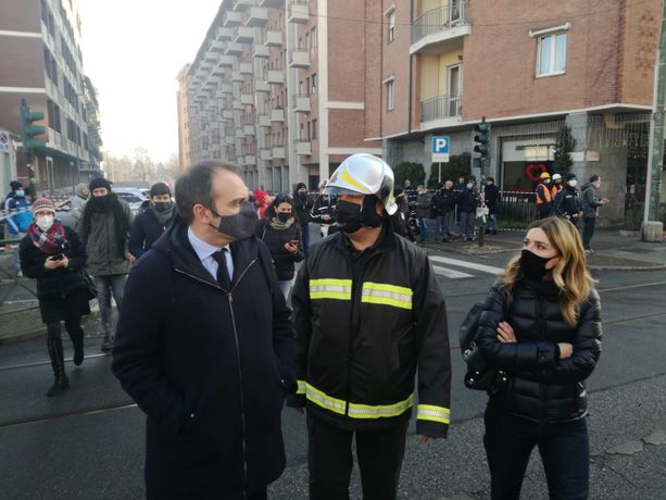 Tragedia di via Genova, lutto cittadino a Torino nella giornata dei funerali dei tre operai