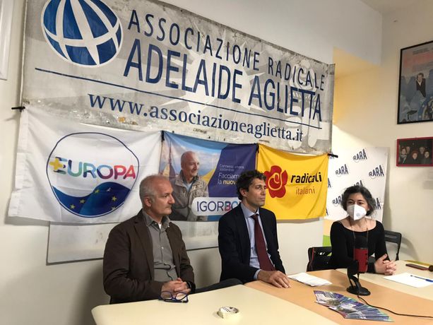 Boni in visita al Cpr di corso Brunelleschi: “Condizioni inaccettabili, se fossi sindaco sarei spesso lì” (VIDEO) Boni in visita al Cpr di corso Brunelleschi: “Condizioni inaccettabili, se fossi sindaco sarei spesso lì” (VIDEO)