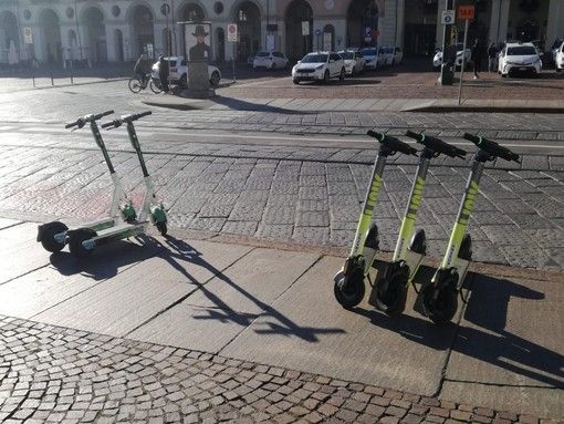 Murazzi, dopo la bici lanciata non solo la rete: "Pensiamo a un obbligo di stallo per i mezzi in sharing" Murazzi, dopo la bici lanciata non solo la rete: "Pensiamo a un obbligo di stallo per i mezzi in sharing"