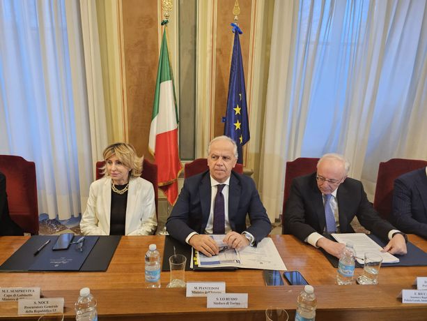 Sicurezza, il Ministro Piantedosi a Torino per annunciare 240 nuovi agenti: "C'è attenzione per questa città"