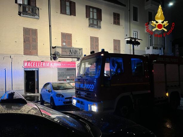 Fiamme nella macelleria di corso Emilia: intervento dei vigili del fuoco dopo la mezzanotte Fiamme nella macelleria di corso Emilia: intervento dei vigili del fuoco dopo la mezzanotte