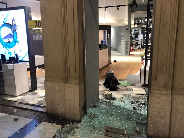 Guerriglia urbana, il gip non convalida gli arresti fatti martedì dalla Polizia