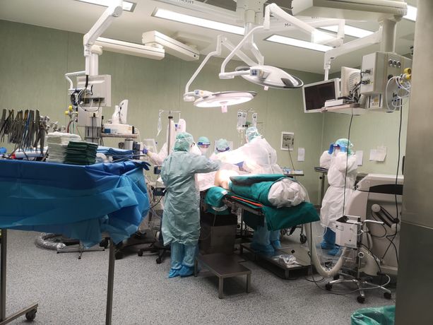 Alle Molinette eccezionale trapianto multiplo di cuore e due poloni salva la vita a una 19enne