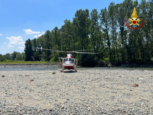 Ragazza di 21 anni bloccata in acqua nel fiume Stura di Lanzo: salvata dai vigili del fuoco [VIDEO]