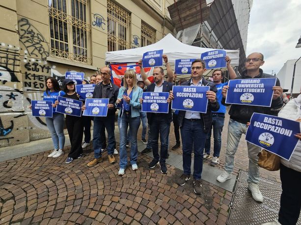 Pro Palestina a Palazzo Nuovo, via Sant'Ottavio militarizzata: tensioni tra la leghista Sardone e Intifada Studentesca [FOTO e VIDEO]