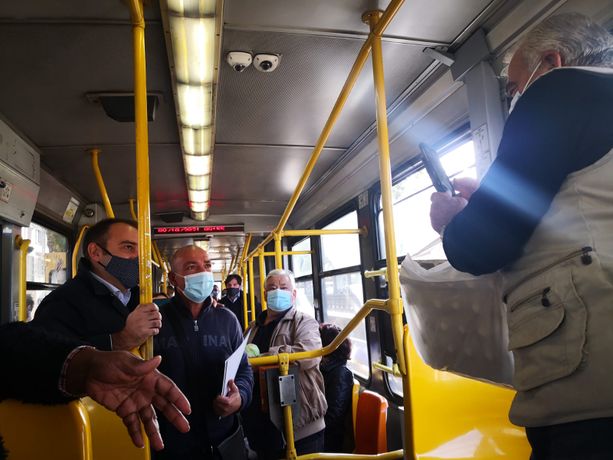 Lo Russo in tram da Vanchiglia alle Vallette: "Priorità il lavoro" Lo Russo in tram da Vanchiglia alle Vallette: "Priorità il lavoro"