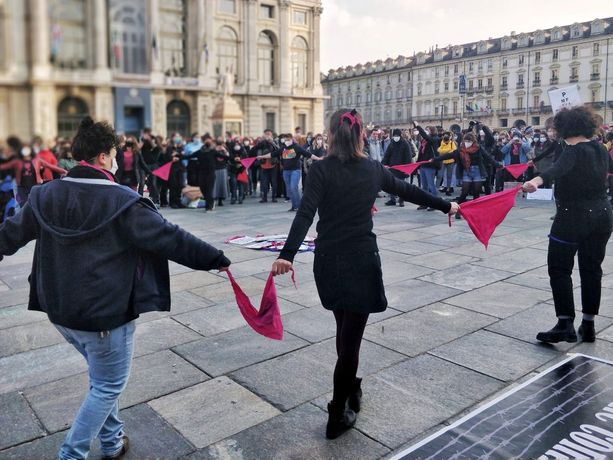 8 marzo, lo sciopero di “Non una di meno”: “I femminicidi sono un bollettino di guerra&quot; (FOTO e VIDEO]