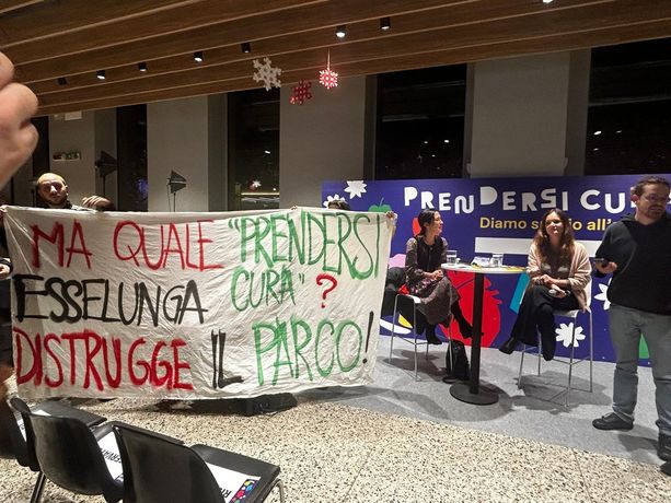 "Non c’è cura e cultura per chi distrugge la natura": blitz degli attivisti contro il nuovo Esselunga di Cenisia