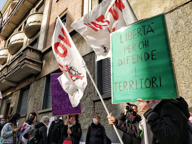 Donne No Tav protestano davanti alla Rai: &quot;Libertà per chi difende il territorio&quot; (FOTO e VIDEO)