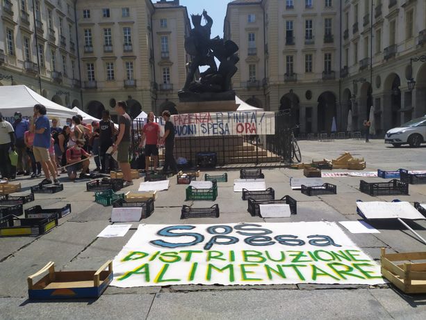 Le reti solidali di quartiere presentano il “conto” della crisi al Comune: "La pazienza è finita" [FOTO e VIDEO]