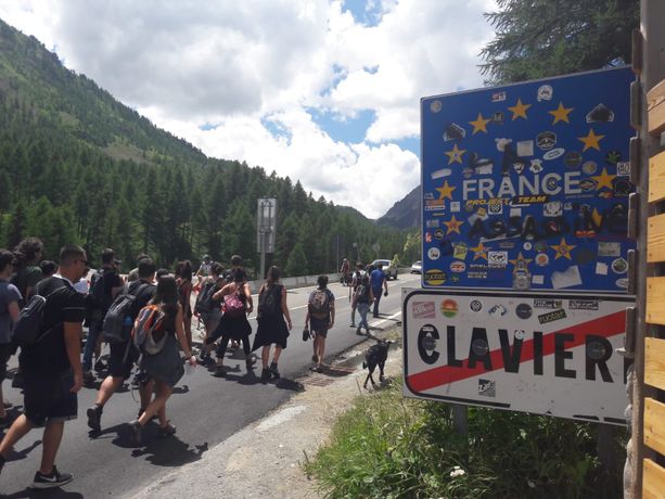 Immigrazione, quasi 7000 persone respinte in 9 mesi al confine con Oulx e Bardonecchia: "Violati diritti fondamentali" Immigrazione, quasi 7000 persone respinte in 9 mesi al confine con Oulx e Bardonecchia: "Violati diritti fondamentali"