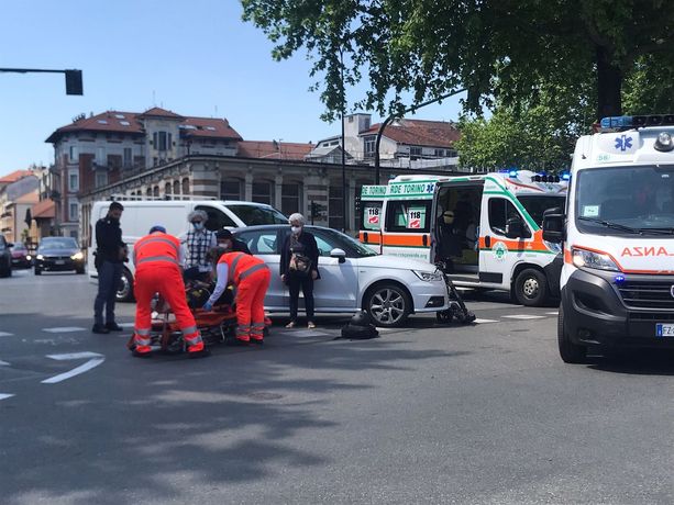 Incidente in corso Vigevano: donna in monopattino investita sulla pista ciclabile (FOTO)