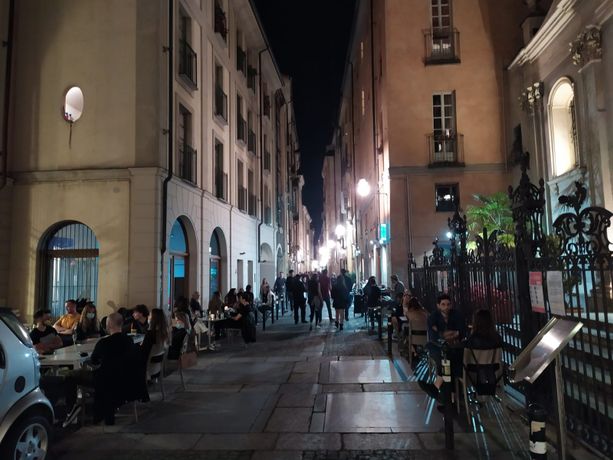 Movida: dopo il 2 giugno l’orario di chiusura dei locali potrebbe essere allungato