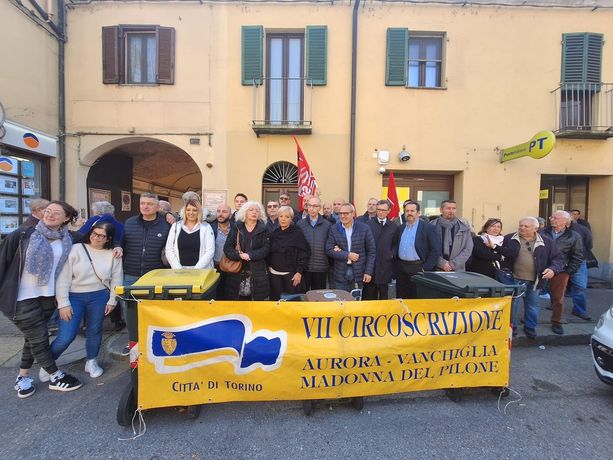 Oltre 600 firme contro la chiusura dell'ufficio postale di corso Casale: "Non c'è più nulla in questa zona" Oltre 600 firme contro la chiusura dell'ufficio postale di corso Casale: "Non c'è più nulla in questa zona"