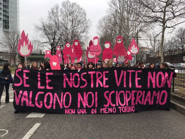 Non una di meno, al via lo sciopero femminista: "Stop a violenze domestiche e nei luoghi di lavoro" [FOTO e VIDEO]