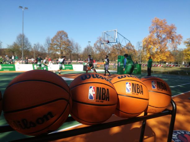 Piazza d'Armi, il campo da basket si ritocca il trucco e rinnova la sfida ai cestiti torinesi [FOTO e VIDEO]