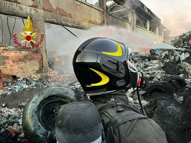 Incendio Beinasco, corto circuito la causa più probabile del rogo Demap. Domani scuole ancora chiuse Incendio Beinasco, corto circuito la causa più probabile del rogo Demap. Domani scuole ancora chiuse