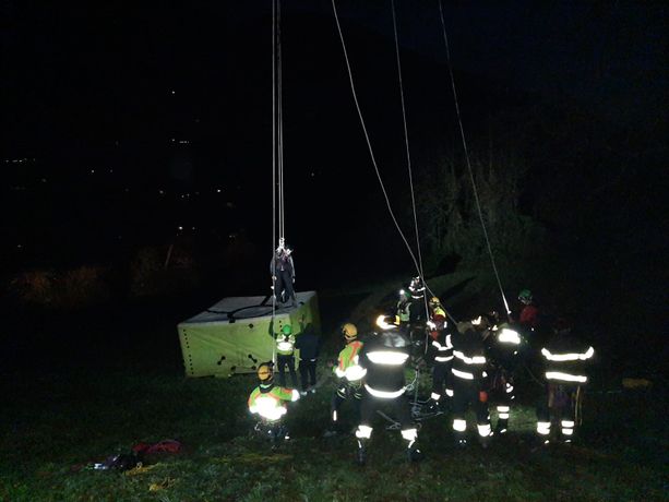 Pinasca: si impiglia nei fili dell'alta tensione con il parapendio: salvata dopo 4 ore [FOTO e VIDEO]