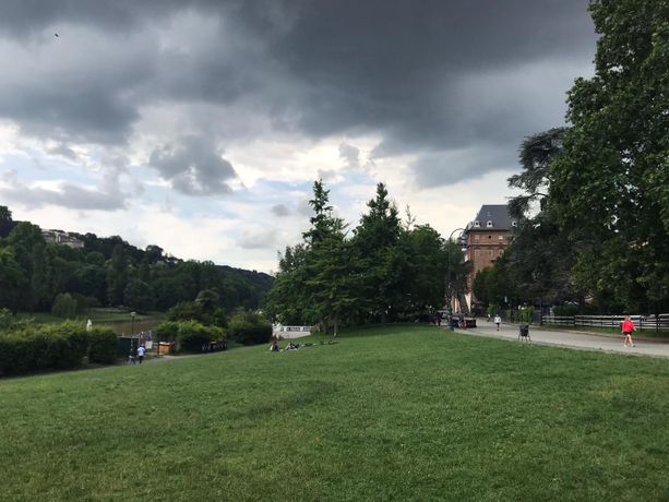 Pusher rapinano ragazzo armati di forbicine al Valentino: arrestati due stranieri irregolari Pusher rapinano ragazzo armati di forbicine al Valentino: arrestati due stranieri irregolari