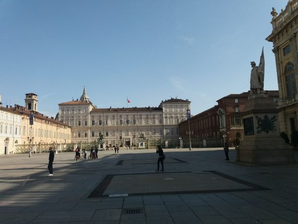 Torino festeggia l'inizio del 2024 con la musica classica in piazza Castello: cioccolata gratis per gli spettatori Torino festeggia l'inizio del 2024 con la musica classica in piazza Castello: cioccolata gratis per gli spettatori