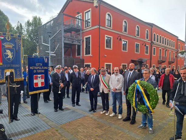 A 39 anni dalla tragedia dell'Heysel i tifosi bianconeri ricordano una ferita ancora aperta: "Dolore che non va via" A 39 anni dalla tragedia dell'Heysel i tifosi bianconeri ricordano una ferita ancora aperta: "Dolore che non va via"