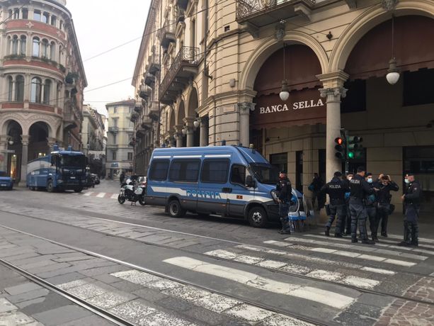 Natale in zona rossa, si attende l'ufficialità: il prossimo sarà l'ultimo weekend di movimenti 'liberi' Natale in zona rossa, si attende l'ufficialità: il prossimo sarà l'ultimo weekend di movimenti 'liberi'
