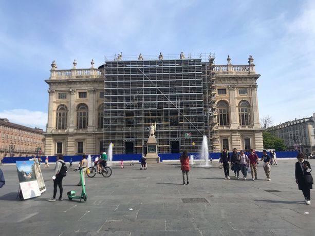 Eurovision e Salone del Libro, ponteggi ovunque: Torino nasconde i palazzi e mette in mostra i cantieri [FOTO e VIDEO]