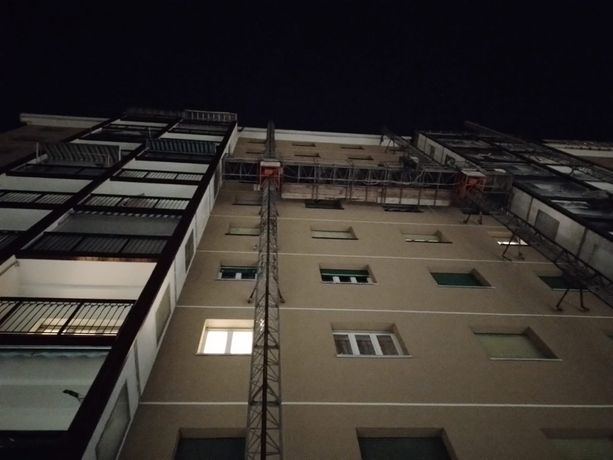 Cade da una gru e muore, tragedia sul lavoro a Rivoli