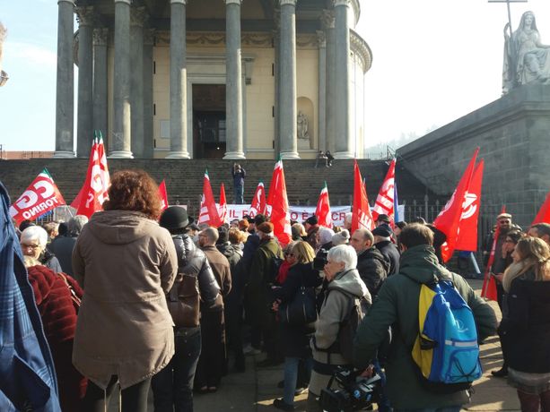 "Fascismo è un virus ancora presente": alla Gran Madre presidio di solidarietà per la scritta antisemita